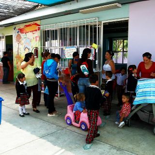 Niño chileno imita a sus padres y “vende” cocaína en su guardería