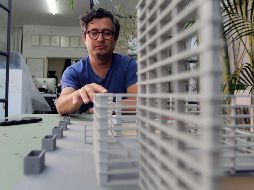 Artista. Méndez Blake es uno de los diez escultores que integran el programa Arte Público. EL INFORMADOR/E. Barrera