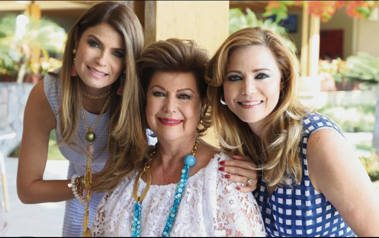 Mónica Gallardo, Elba Aguilar de Gallardo y Sofi Gallardo. ESPECIAL