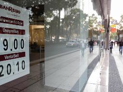 Desde el 17 de abril la moneda mexicana acumula una caída de 10.1 por ciento frente al dólar. SUN/Archivo