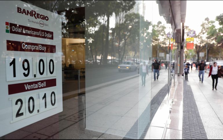 Desde el 17 de abril la moneda mexicana acumula una caída de 10.1 por ciento frente al dólar. SUN/Archivo