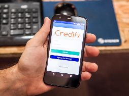 Los usuarios de empresas tecnológicas pueden acceder desde un teléfono o una computadora. EL INFORMADOR/Archivo