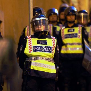 Policías croatas disparan contra furgoneta con inmigrantes ilegales