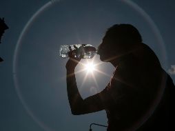 En la última semana se ha generado una derrama económica cercana a los 260 millones de pesos por el consumo extra de agua para mitigar el calor. EFE/F. Guasco