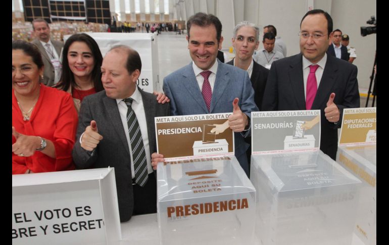 La documentación que se envía incluye urnas y canceles para las casillas. NTX/G. Durán