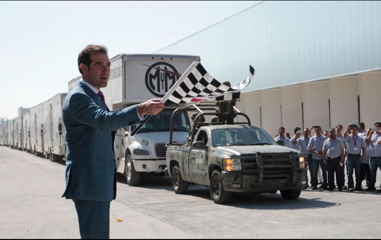 Este viernes salieron los primeros vehículos hacia los estados de Aguascalientes, Zacatecas, Durango, Chihuahua y Jalisco. Lorenzo Córdova dio el banderazo de salida. EFE/M. Guzmán