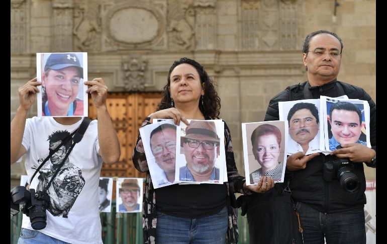 Un grupo de periodistas se concentró en Ciudad de México para protestar contra el asesinato de informadores, tras el más reciente caso de Héctor González en Ciudad Victoria. AFP/Y. Cortez
