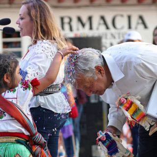 Fox quería "hacer grande el pastel" subiendo impuestos, relata AMLO