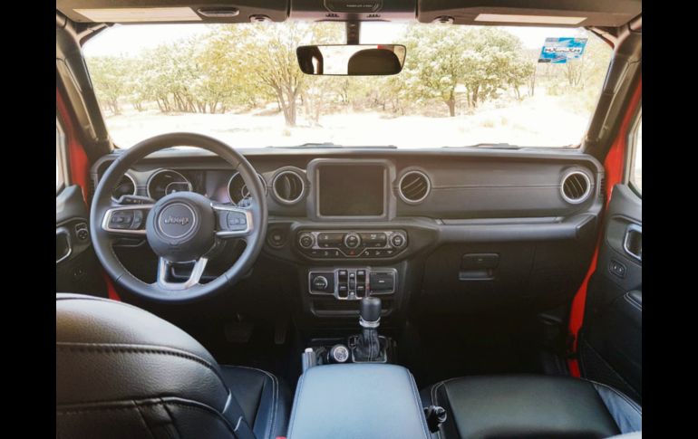 La caja automática del Jeep Wrangler Sahara 2018 es más suave; el equipamiento también presenta novedades.