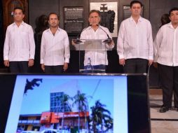 En conferencia de prensa, el gobernador anunció que subastará los bienes y parte de los recursos los destinará al ayuntamiento de Veracruz. NTX / ESPECIAL