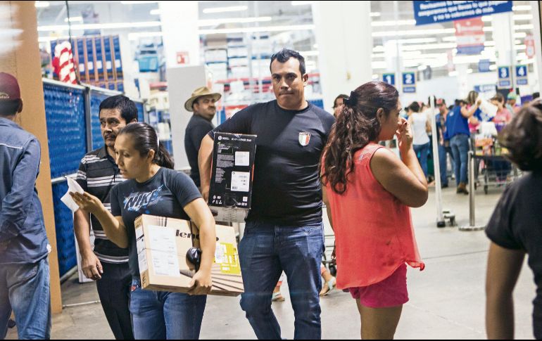 Los mexicanos siguen con un buen ritmo en sus compras. EL INFORMADOR/Archivo