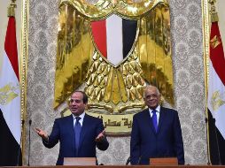 Al-Sisi (I) llegó al poder después de que el ejército del que era el máximo responsable, derrocara al presidente islamista Mohamed Mursi tras un movimiento de protestas en su contra. AFP /