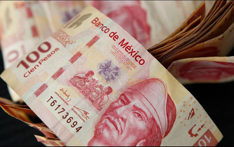 El pronóstico de crecimiento para este año fue recortado por el consenso de analistas de 2.30 a 2.25 por ciento; los especialistas anticipan más presiones para la moneda nacional. EL INFORMADOR / ARCHIVO