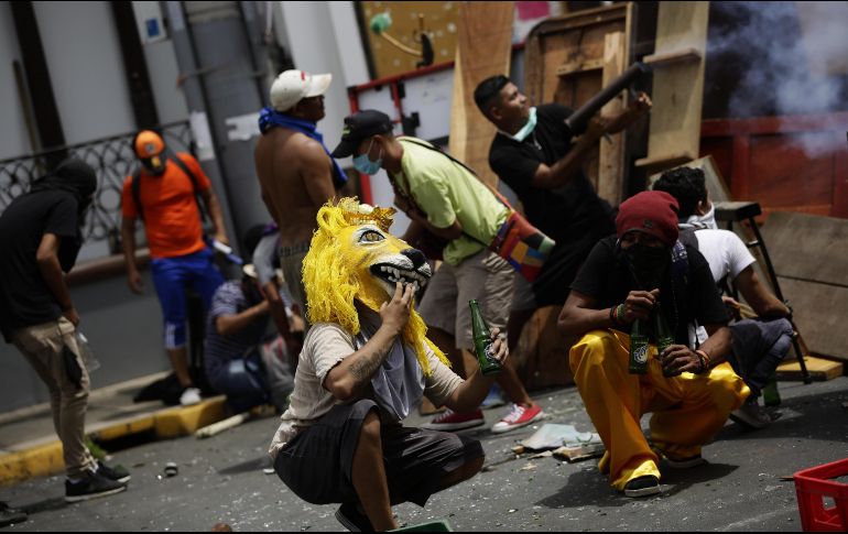 En la ciudad se escuchan detonaciones de morteros artesanales, disparos y hay gases lacrimógenos, constató el equipo de Afp. EFE / B. Velasco