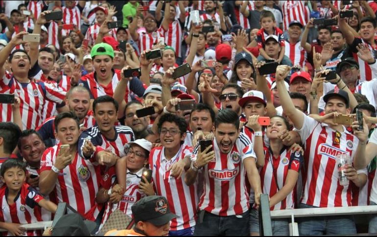 Los seguidores rojiblancos no pierden la esperanza de no tener que despedirse del 