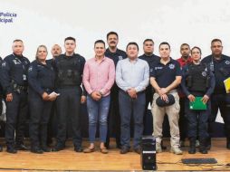 Listos. Policías y capacitadores, en el cierre del curso. ESPECIAL