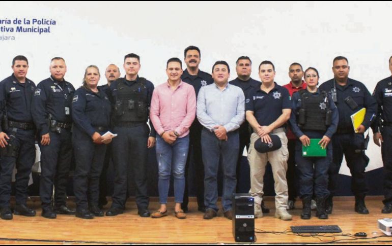 Listos. Policías y capacitadores, en el cierre del curso. ESPECIAL