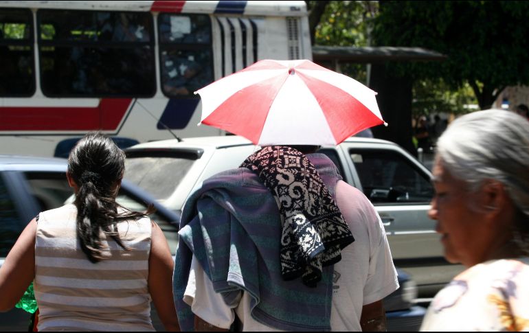 Se esperan valores de hasta 45 grados en zonas de Jalisco, por lo que recomiendan continuar con los cuidados ante los intensos rayos solares. EL INFORMADOR/ARCHIVO