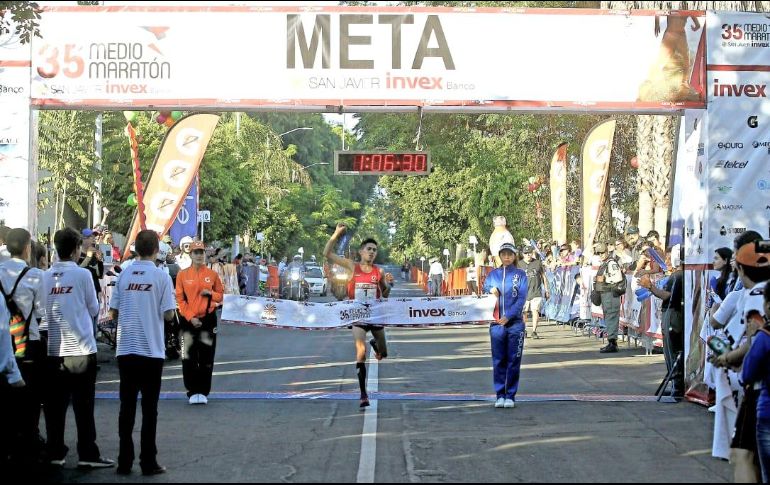 José Luis Santana llegando a la meta. EL INFORMADOR / A. Camacho