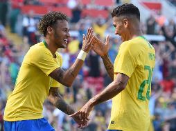 Neymar (I) y Firmino (D) fueron los autores de los goles brasileños. AFP/O. Scarff