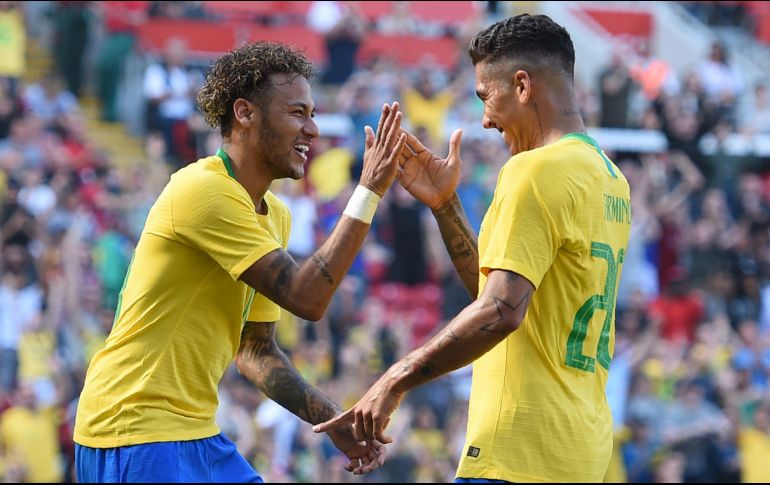 Neymar (I) y Firmino (D) fueron los autores de los goles brasileños. AFP/O. Scarff