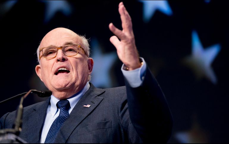 “Perdonarse él mismo sería impensable y probablemente conduciría a un juicio político de inmediato”, dijo Giuliani sobre Trump. AP / ARCHIVO