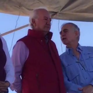 Suegro de Emilio Azcárraga acompaña a López Obrador en mitin