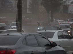 Otros municipios cercanos a la capital también han reportado la caída de ceniza debido a la dirección del viento. AP / L. Soto