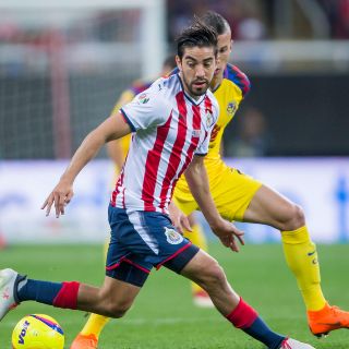 Venta de Pizarro genera repudio en la afición de Chivas