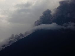 La ceniza que lanzó el volcán alcanzó hasta los 10 mil metros de altura. EFE / E. Biba
