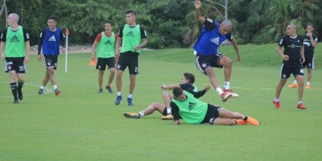 Leiton acepta jugar con j&oacute;venes