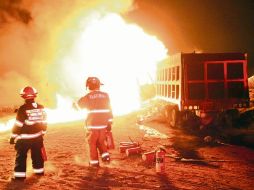 Ante la dimensión del fuego, al menos seis corporaciones acudieron al punto. ESPECIAL