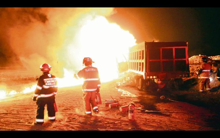 Ante la dimensión del fuego, al menos seis corporaciones acudieron al punto. ESPECIAL
