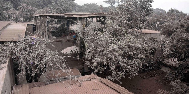 Suman 46 los heridos por erupci&oacute;n de volc&aacute;n de Fuego en Guatemala