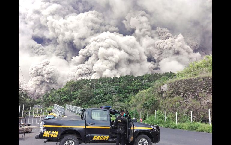 Aspecto de la erupción del domingo. AFP/Policía Nacional de Guatemala