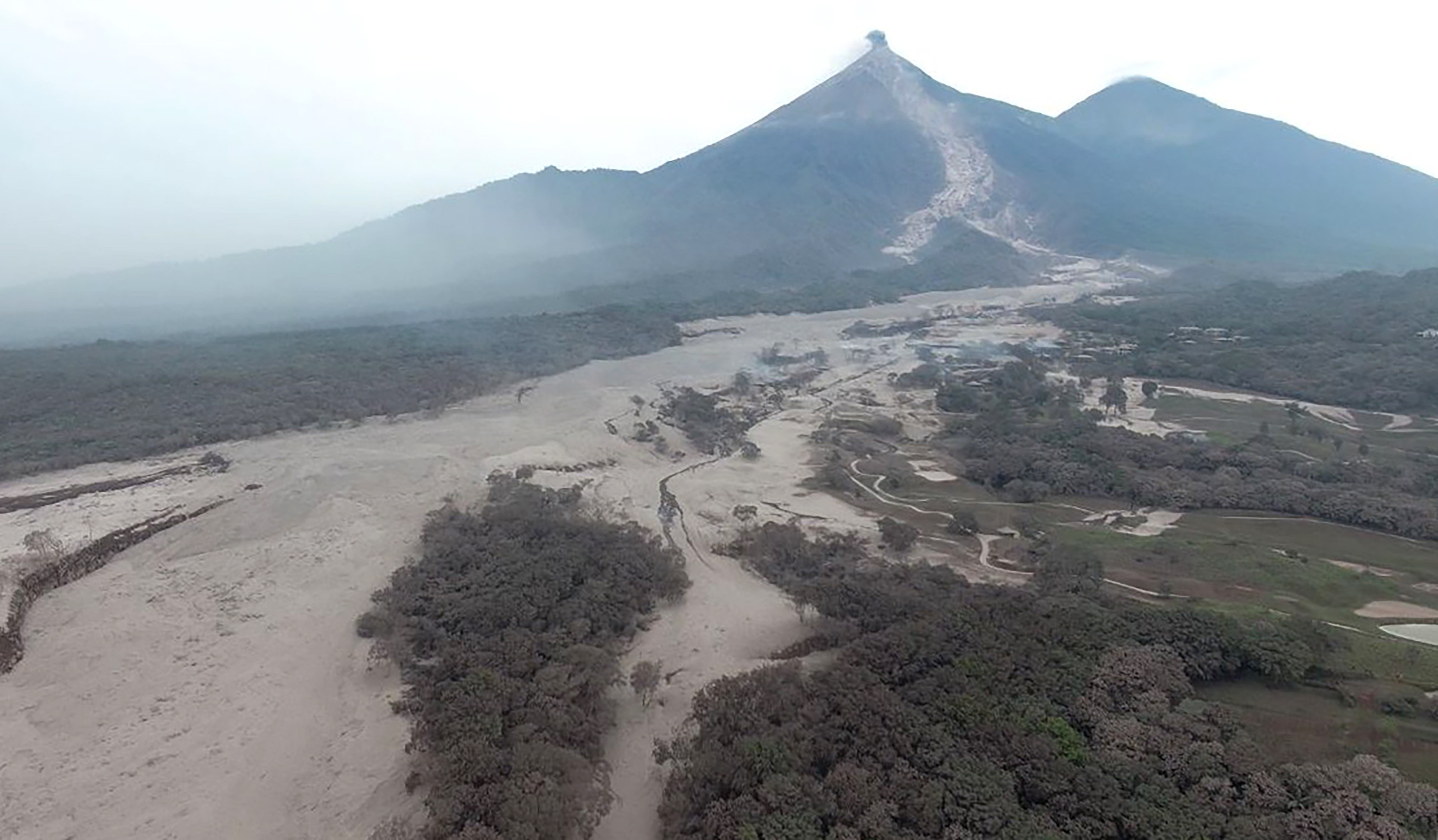 Fotogalería Erupción de volcán en Guatemala provoca tragedia El