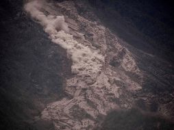 Socorristas intentaban encontrar algún sobreviviente de la tragedia y a la vez evacuar cadáveres a morgues improvisadas. AFP / J. Ordoñez