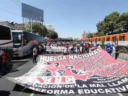 La vialidad se encuentra afectada por lo que el paso está bloqueado desde Artículo 123. SUN / B. Fregoso
