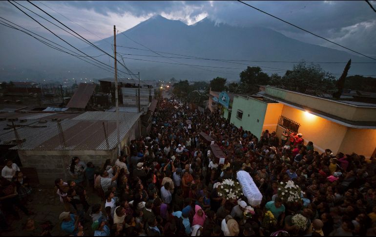 El Sumo Pontífice envía sus oraciones por todos los que sufren las consecuencias del desastre natural, informan en mensaje dirigido al nuncio apostólico en Guatemala. AP / S. Billy
