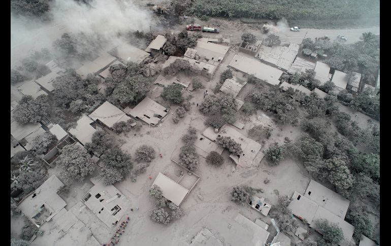Vista aérea de la localidad El Rodeo, una de las más afectadas por la erupción. El balance de muertos suma ya 72. AP/R. Abd