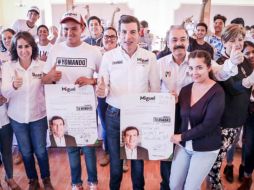 En su recorrido por Villa Hidalgo, Teocaltiche y San Miguel El Alto, Castro Reynoso dialogó con los habitantes y reiteró su disposición para escuchar sus demandas. FACEBOOK / Miguel Castro Reynoso