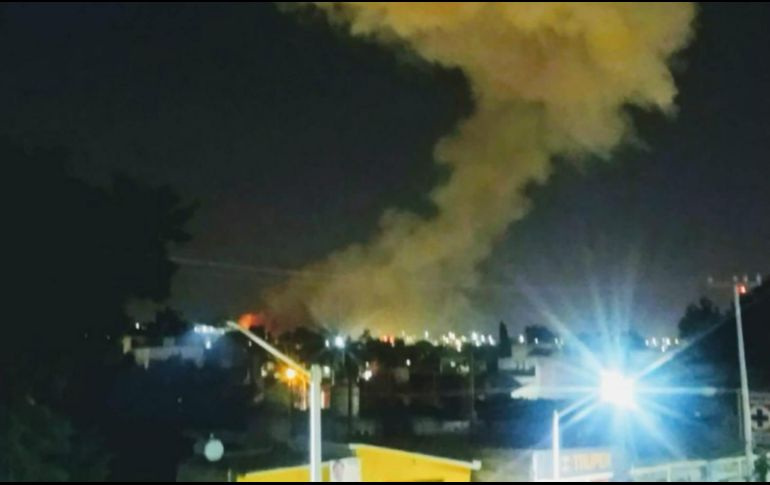 Una columna de humo que se elevó sobre el sitio. TWITTER / @MonVial17