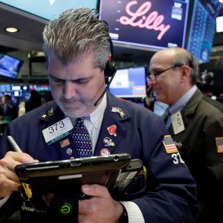 Wall Street cierra en neta alza, dominada por los bancos
