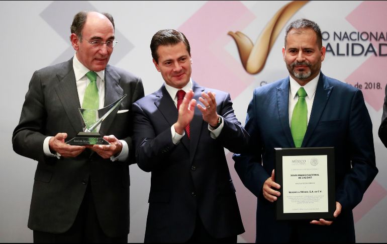 Enrique Peña Nieto entregó el Premio Nacional de Calidad hoy, miércoles 6 de junio, en una ceremonia en Los Pinos. EFE / J. Méndez