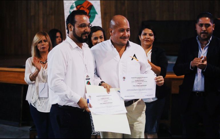 Al participar en un diálogo con integrantes de la fundación 