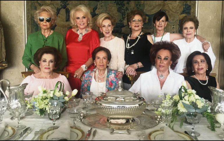 Grupo de amigas que se reúnen una vez al mes desde hace varios años. ESPECIAL