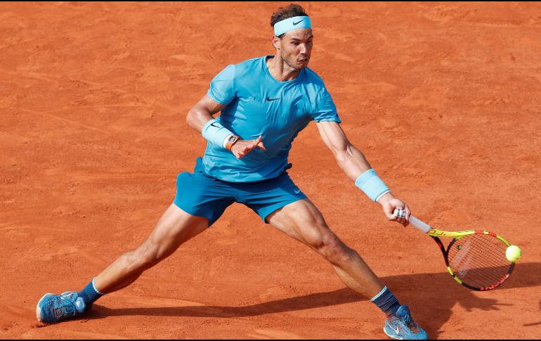 Nadal, que opta a su título 17 de Grand Slam, logró su victoria 85 sobre la tierra batida de París, en la que sólo hincó la rodilla en dos ocasiones a lo largo de su carrera. EFE / G. Horcajuelo