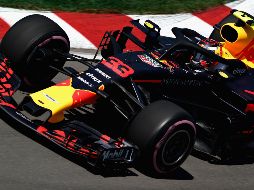 En el inicio de la temporada Versappen ha sido criticado por tomar riesgos que le han costado varios choques. AFP/D. Istitene