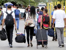 Recuerdan que toda persona que ingrese o salga del país y lleve consigo cantidades superiores a 10 mil dólares, tiene que declararlos al fisco. EFE / ARCHIVO