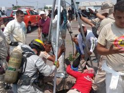 El niño fue localizado poco después de las cuatro de la tarde a unos 500 metros de donde había caído al registro. ESPECIAL/ Bomberos de Tlquepaque
